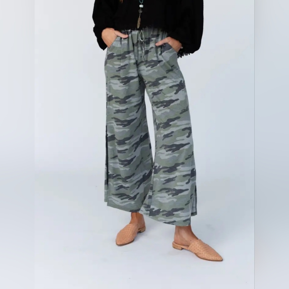 Wander Wide Leg Slit Pant